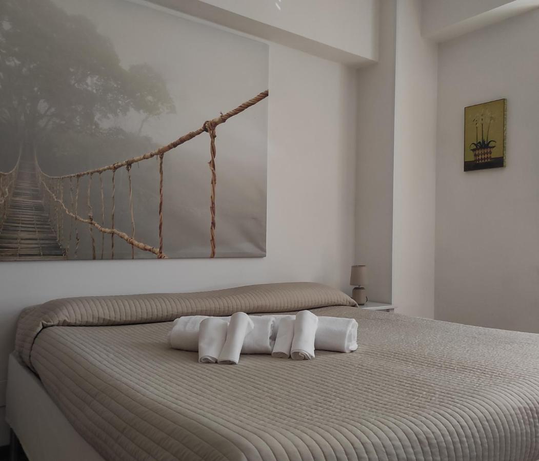 Monolocali Da Vinci Hotel Falconara Marittima Bagian luar foto