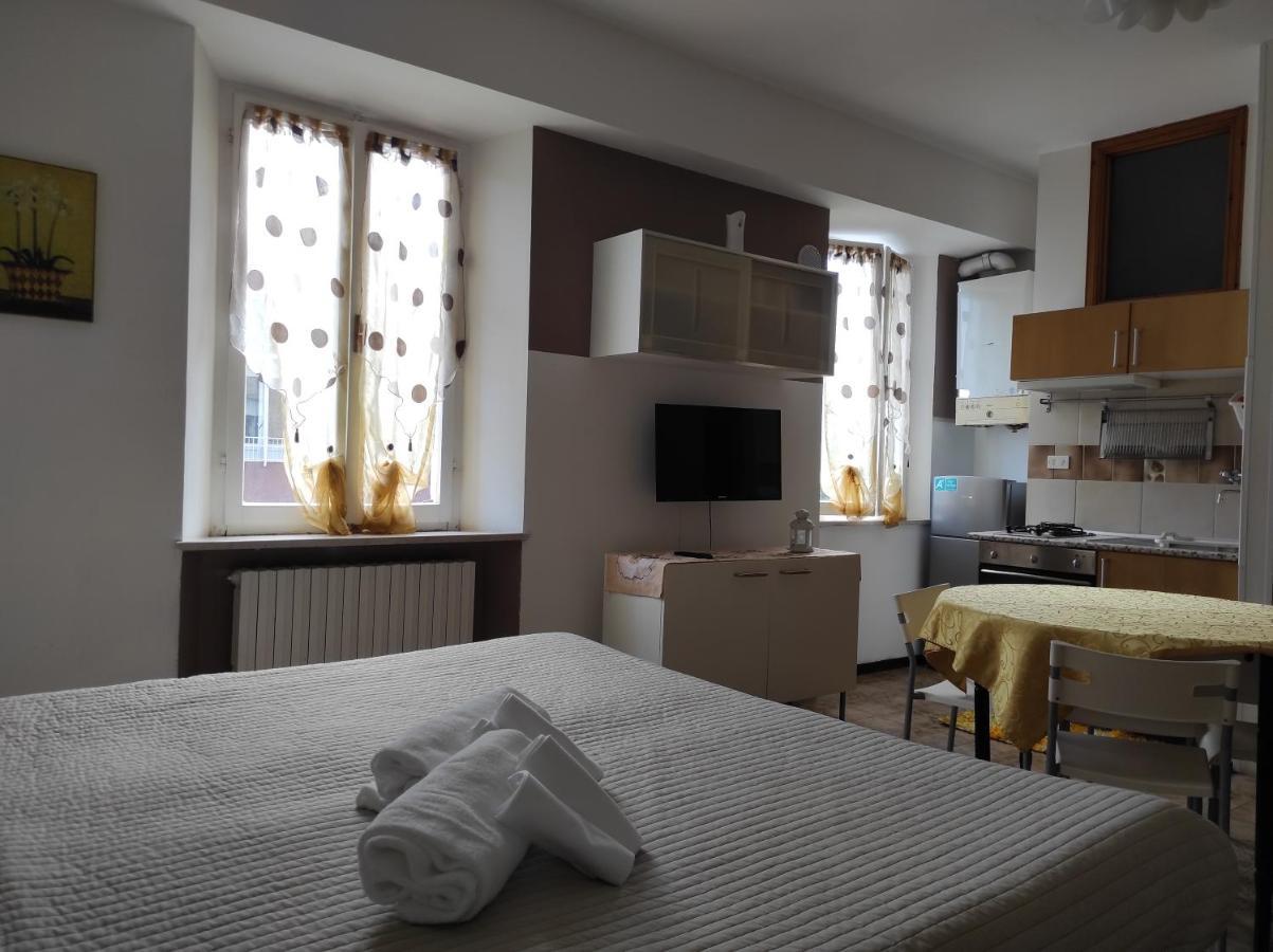 Monolocali Da Vinci Hotel Falconara Marittima Bagian luar foto