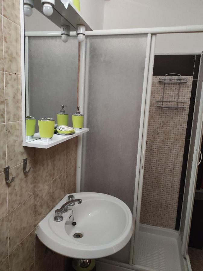 Monolocali Da Vinci Hotel Falconara Marittima Bagian luar foto