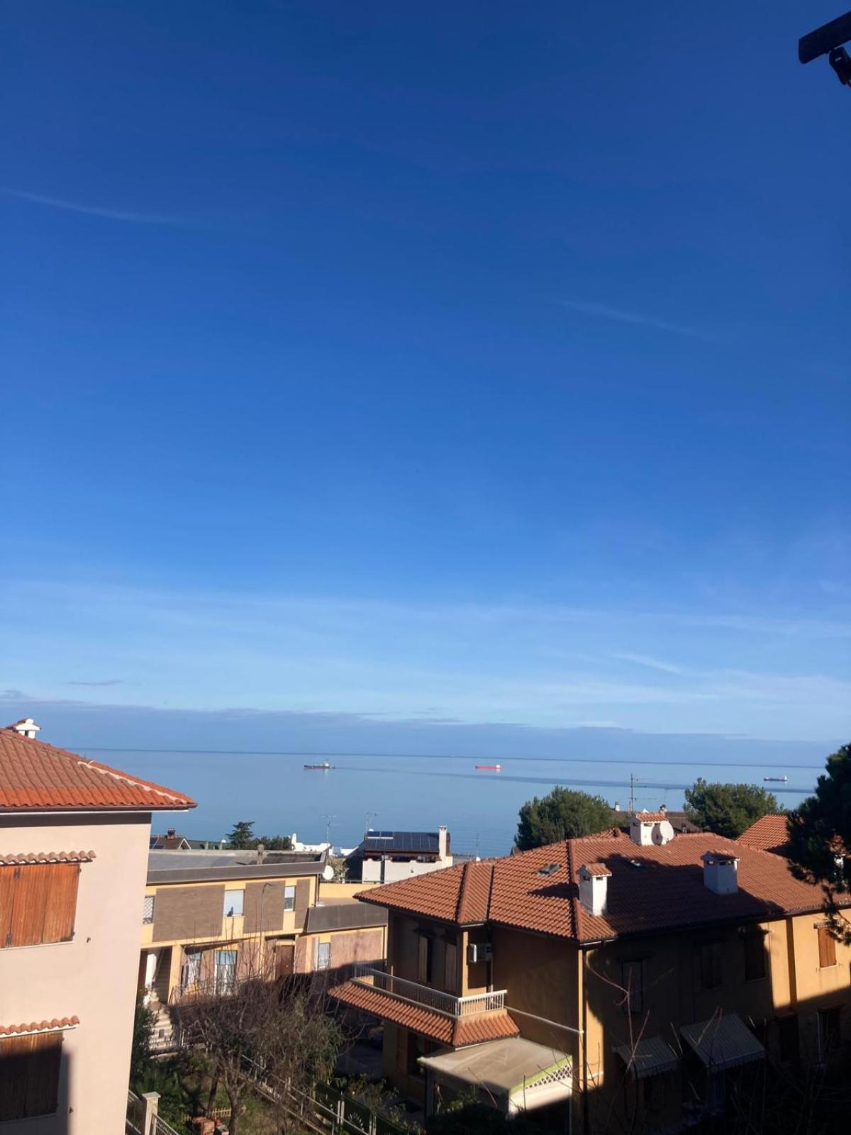 Monolocali Da Vinci Hotel Falconara Marittima Bagian luar foto