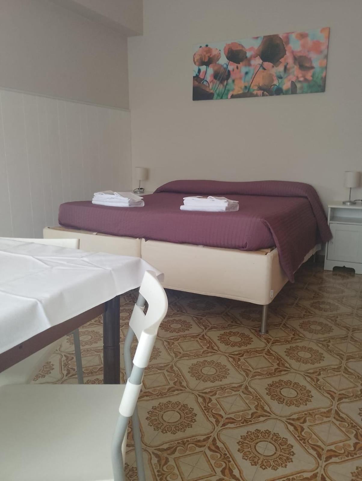 Monolocali Da Vinci Hotel Falconara Marittima Bagian luar foto