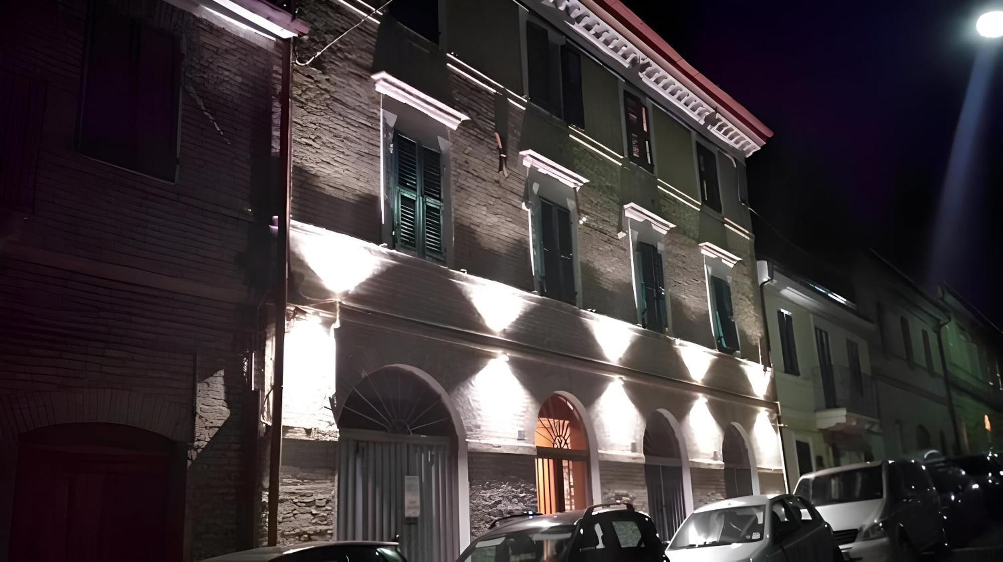 Monolocali Da Vinci Hotel Falconara Marittima Bagian luar foto