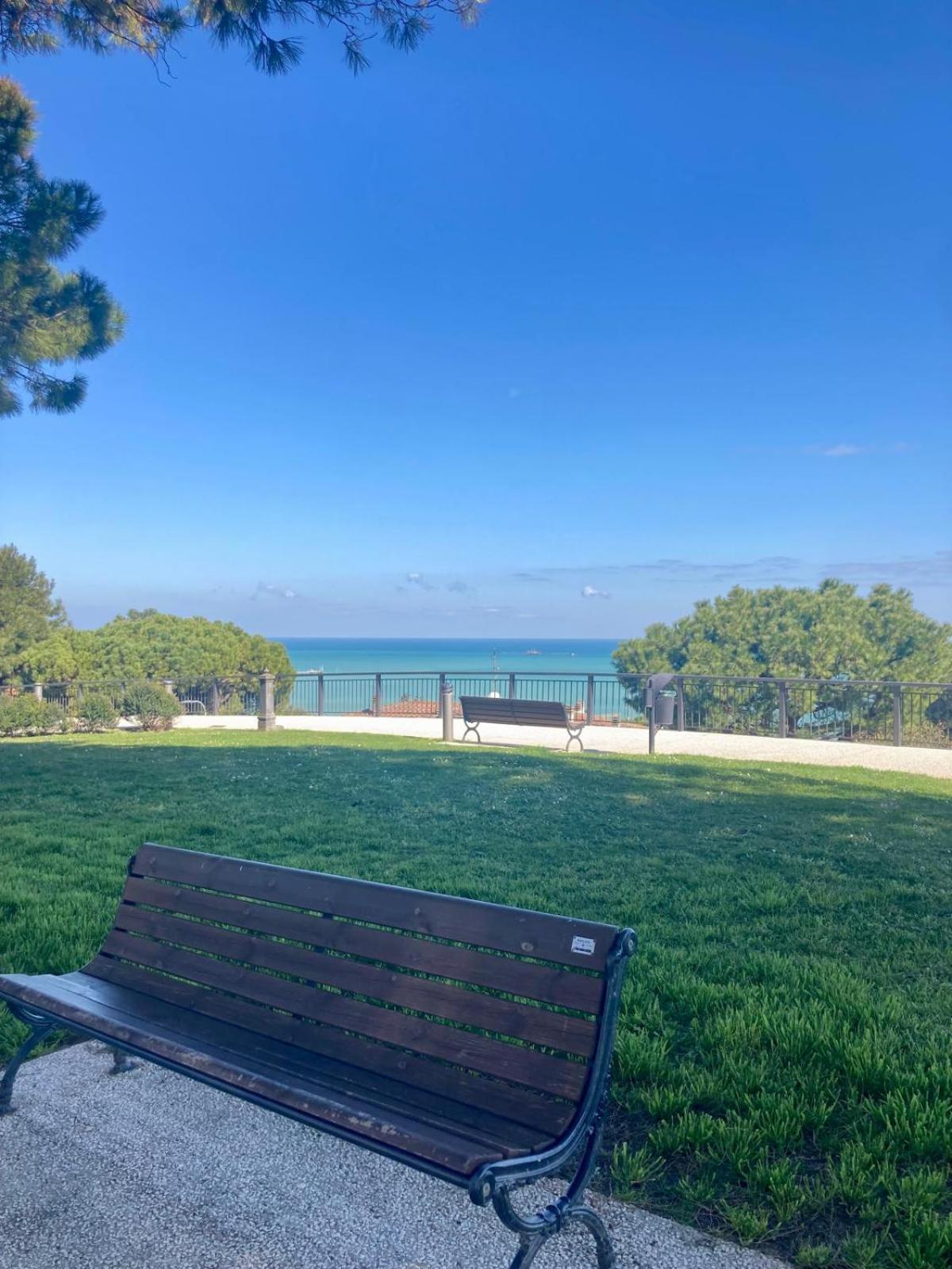 Monolocali Da Vinci Hotel Falconara Marittima Bagian luar foto