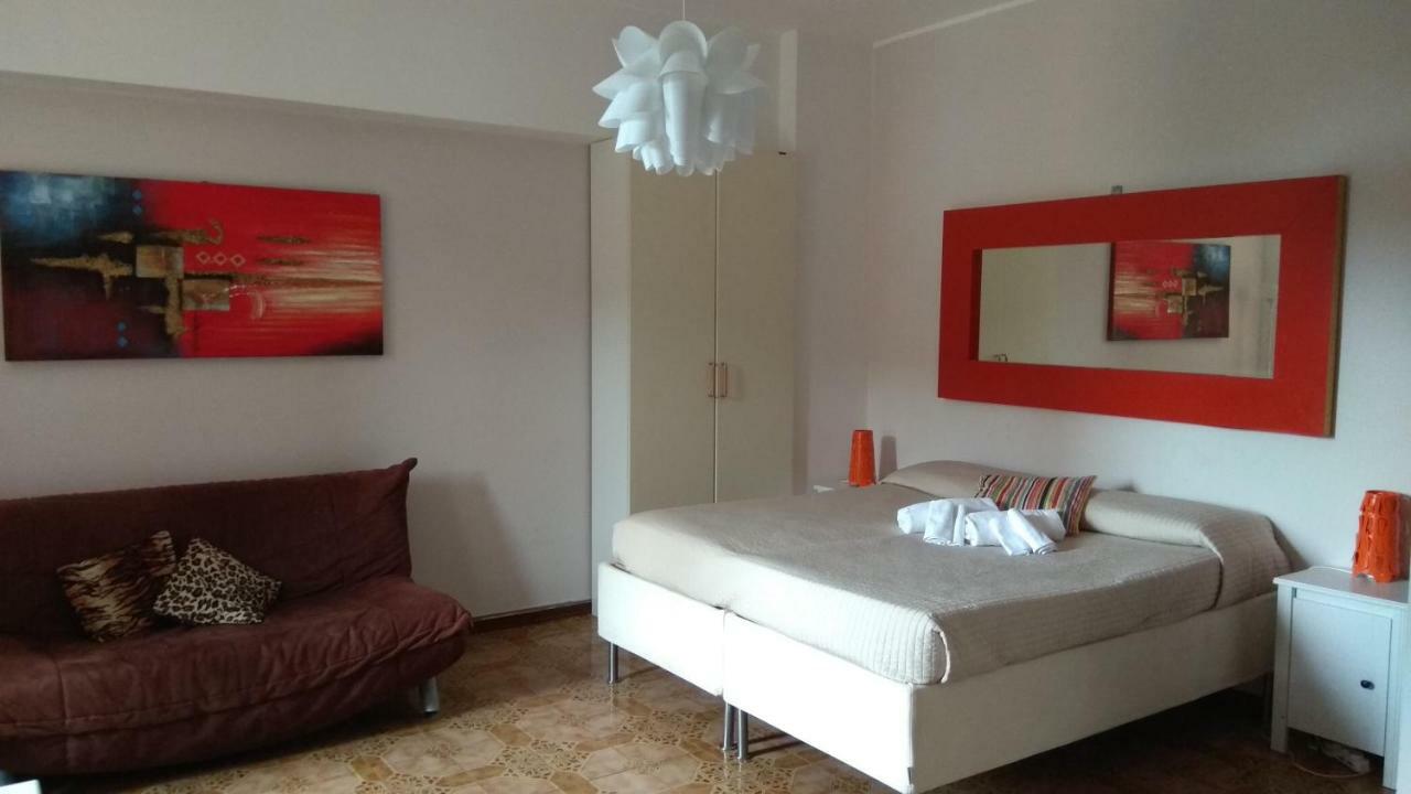 Monolocali Da Vinci Hotel Falconara Marittima Bagian luar foto